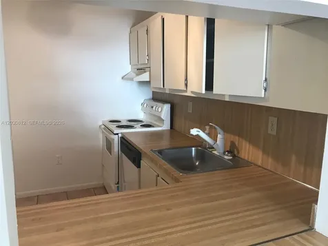 1665 Bay Road Miami Beach FL 33139