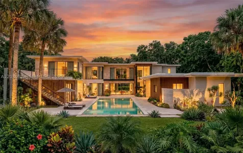6100 W Suburban Drive Pinecrest FL 33156