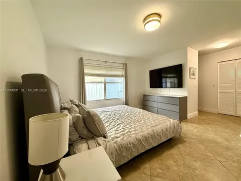 248 W Riverbend Drive Sunrise FL 33326