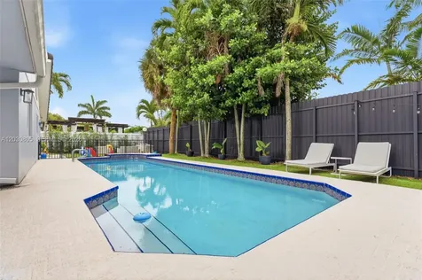 19040 S Saint Andrews Drive Hialeah FL 33015
