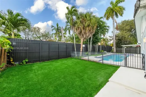 19040 S Saint Andrews Drive Hialeah FL 33015