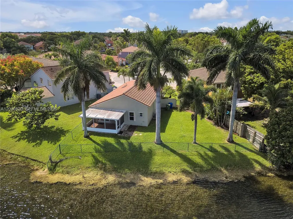 10627 NW 7th Street Pembroke Pines FL 33026