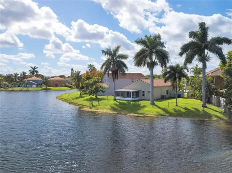 10627 NW 7th Street Pembroke Pines FL 33026