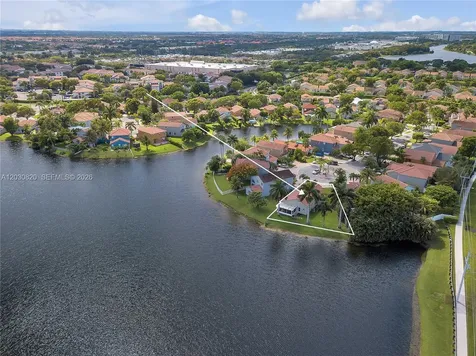 10627 NW 7th Street Pembroke Pines FL 33026