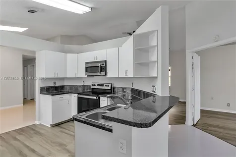 10627 NW 7th Street Pembroke Pines FL 33026