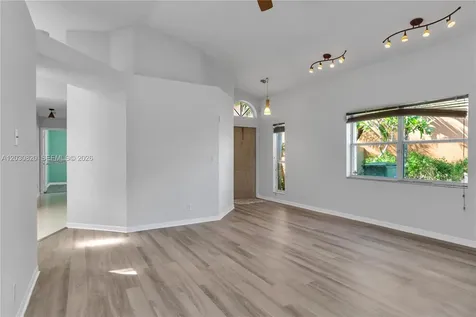 10627 NW 7th Street Pembroke Pines FL 33026