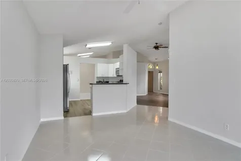 10627 NW 7th Street Pembroke Pines FL 33026