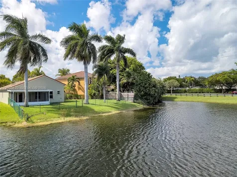 10627 NW 7th Street Pembroke Pines FL 33026