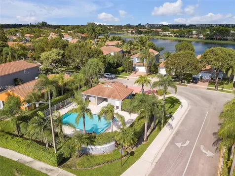 10627 NW 7th Street Pembroke Pines FL 33026