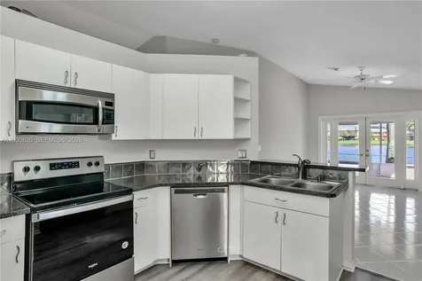 10627 NW 7th Street Pembroke Pines FL 33026