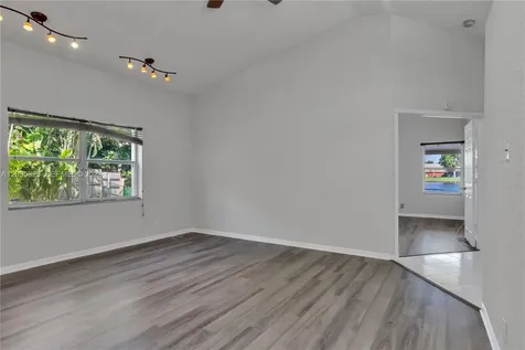 10627 NW 7th Street Pembroke Pines FL 33026