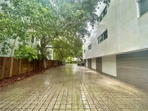 7541 SW 61st Avenue South Miami FL 33143