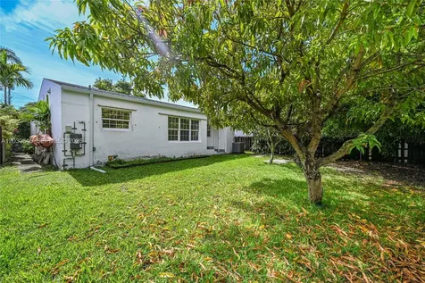 8942 Carlyle Avenue Surfside FL 33154