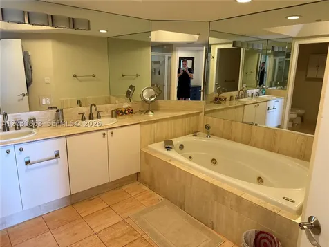 7000 Island Boulevard Aventura FL 33160