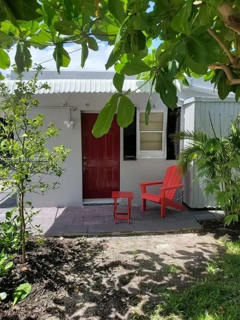 243 SW 14th Street Dania Beach FL 33004