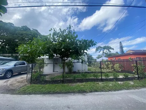 243 SW 14th Street Dania Beach FL 33004