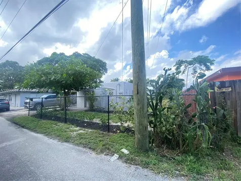243 SW 14th Street Dania Beach FL 33004