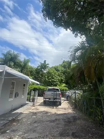 243 SW 14th Street Dania Beach FL 33004