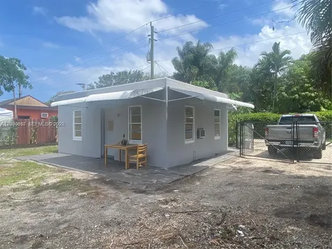 243 SW 14th Street Dania Beach FL 33004