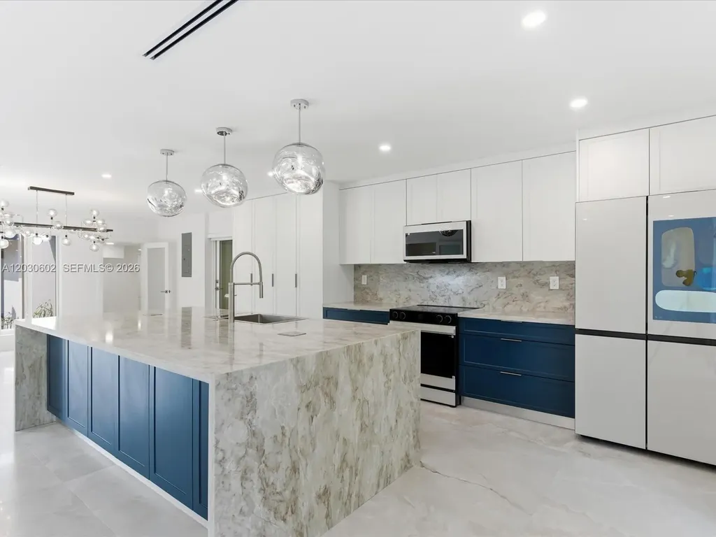 291 E Shore Drive E Miami FL 33133