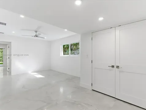 291 E Shore Drive E Miami FL 33133