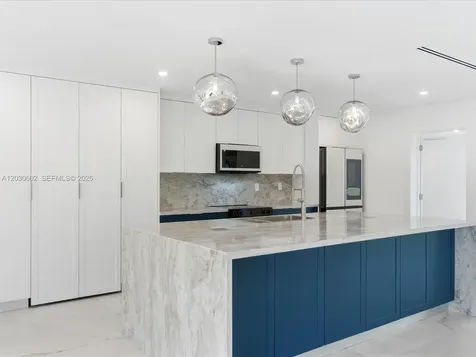 291 E Shore Drive E Miami FL 33133