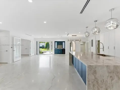 291 E Shore Drive E Miami FL 33133