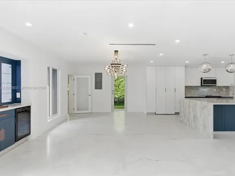 291 E Shore Drive E Miami FL 33133