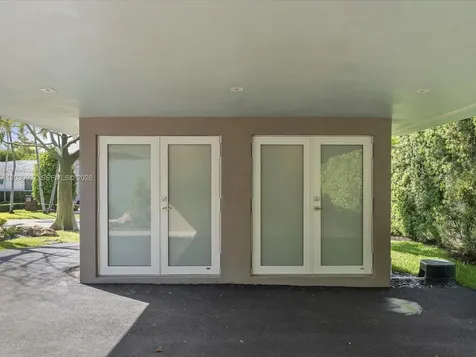 291 E Shore Drive E Miami FL 33133
