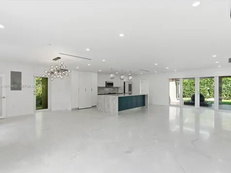 291 E Shore Drive E Miami FL 33133