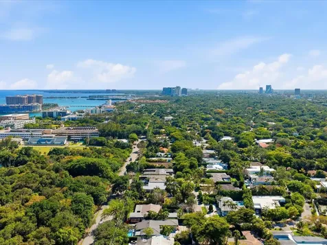 291 E Shore Drive E Miami FL 33133