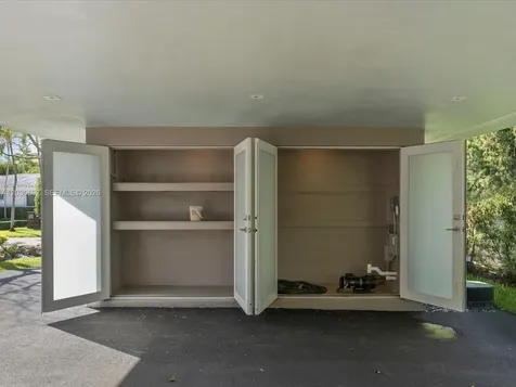291 E Shore Drive E Miami FL 33133