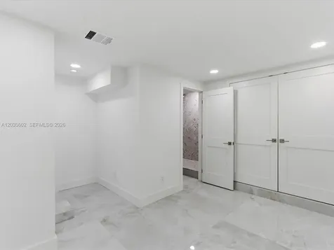 291 E Shore Drive E Miami FL 33133
