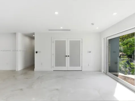 291 E Shore Drive E Miami FL 33133