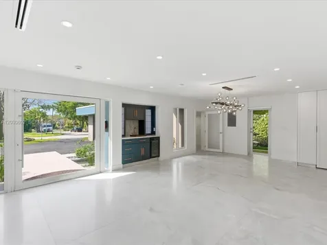 291 E Shore Drive E Miami FL 33133