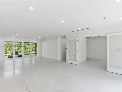 291 E Shore Drive E Miami FL 33133