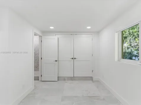 291 E Shore Drive E Miami FL 33133
