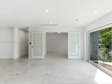 291 E Shore Drive E Miami FL 33133