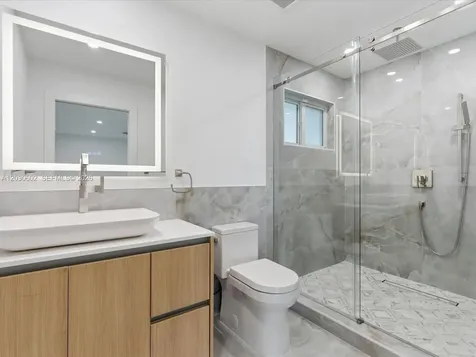291 E Shore Drive E Miami FL 33133