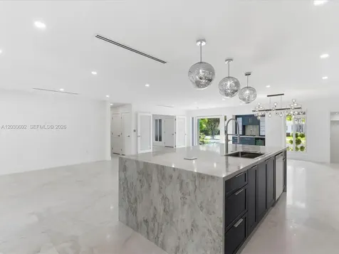 291 E Shore Drive E Miami FL 33133