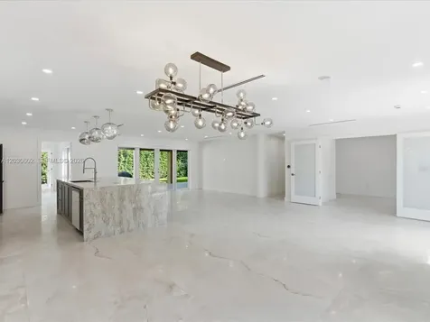 291 E Shore Drive E Miami FL 33133