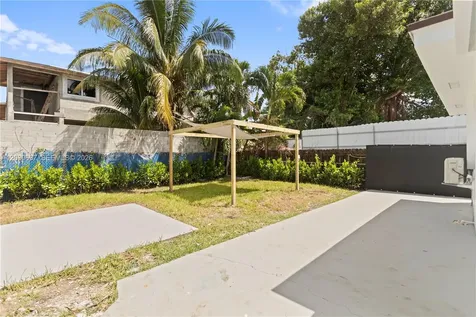 3125 NW 21st Court Miami FL 33142