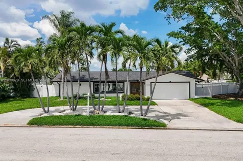 7905 9th Avenue S St Petersburg FL 33707