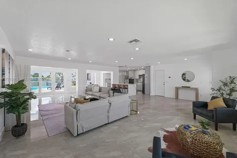 7905 9th Avenue S St Petersburg FL 33707