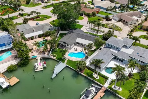 7905 9th Avenue S St Petersburg FL 33707