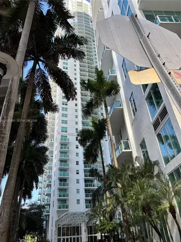 31 SE 5th Street Miami FL 33131