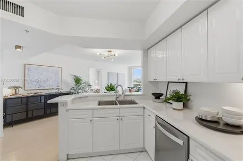 1800 Sunset Harbour Drive Miami Beach FL 33139