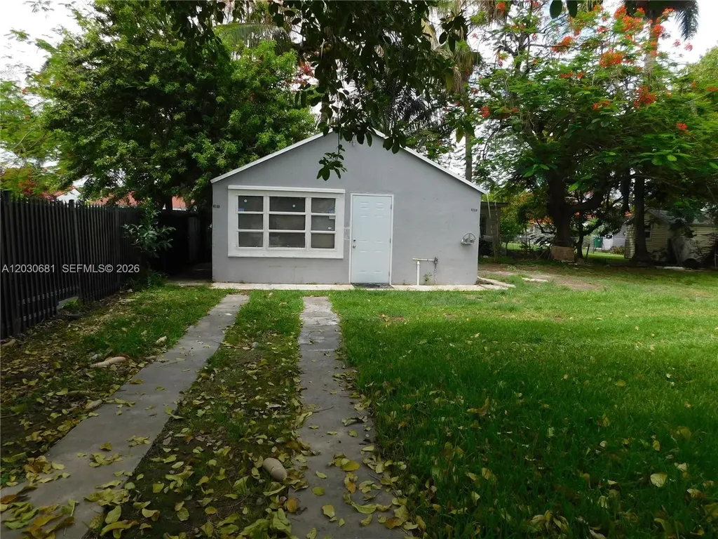 1605 NW 26th Street Miami FL 33142
