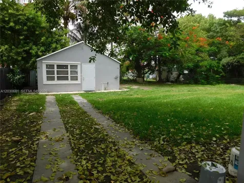 1605 NW 26th Street Miami FL 33142