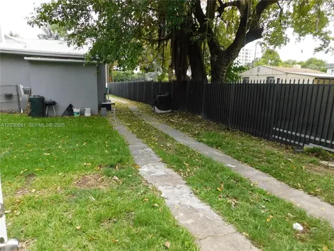 1605 NW 26th Street Miami FL 33142